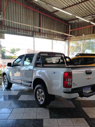 CHEVROLET S10 2.5 LT 4X4 CD 16V FLEX 4P MANUAL CHEVROLET S10 2.5 LT 4X4 CD 16V FLEX 4P MANUAL